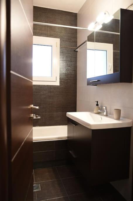 Serenity And Comfort Apartment Ioannina Exterior photo